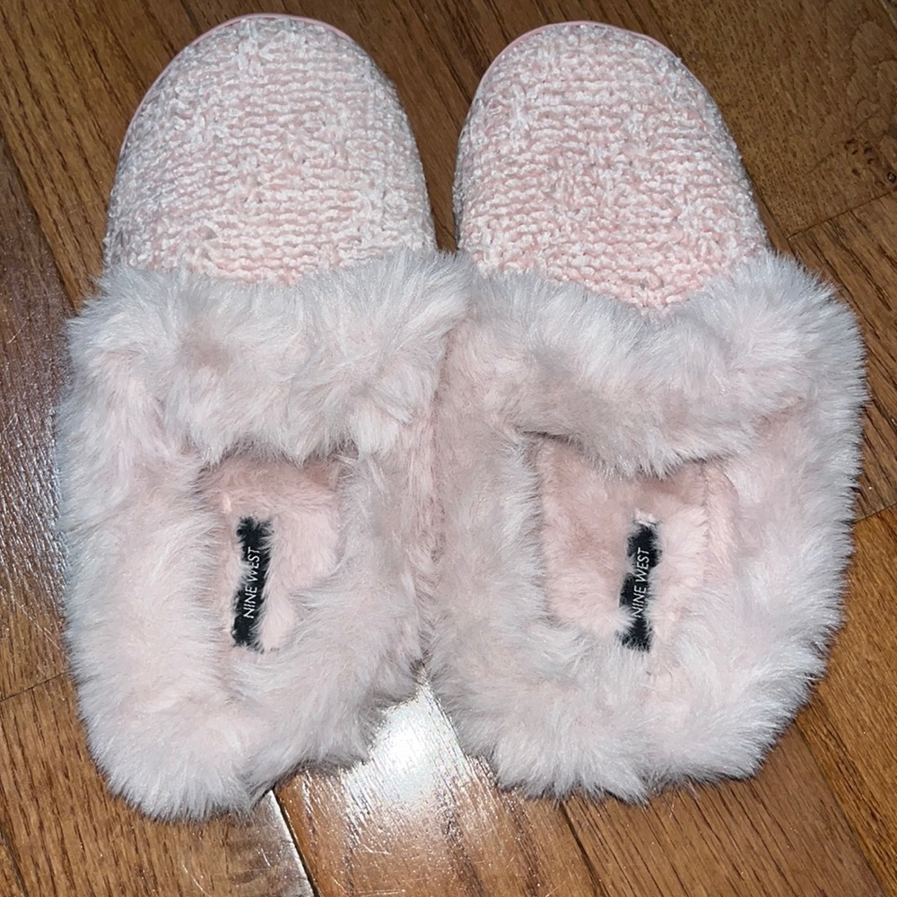 NWOT Nine West baby pink slippers size 7/8